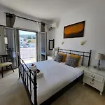 Angela Hotel 3*